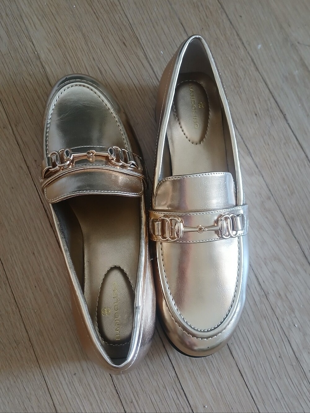 Bandolino Laly Metallic Gold Loafers Slip-On Almond Toe Polished Chain 8.5 Women